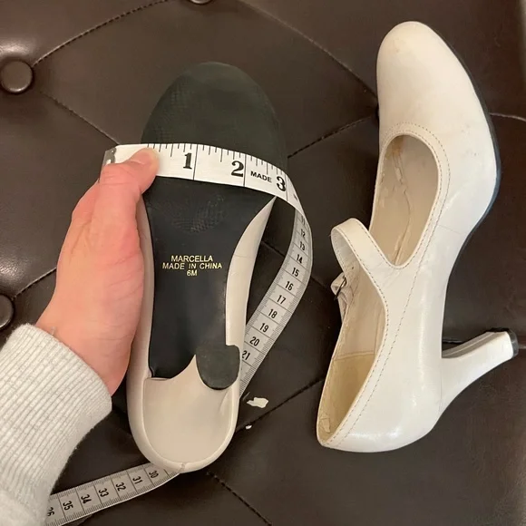 Vintage | Apostrophe | Cream Heels - Picture 6 of 15